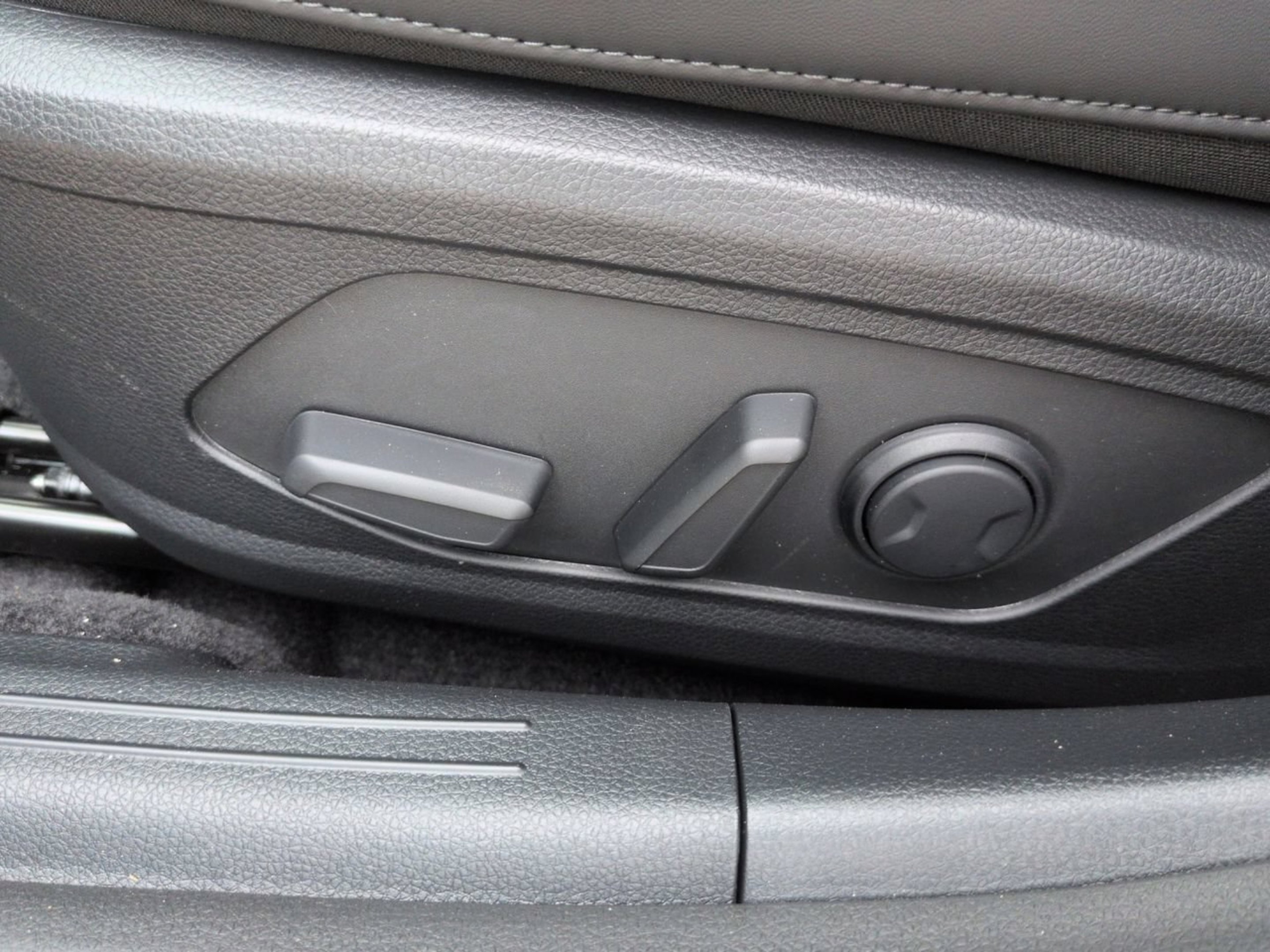 New 2026 Snow White Pearl Kia GT-Line FWD image 31