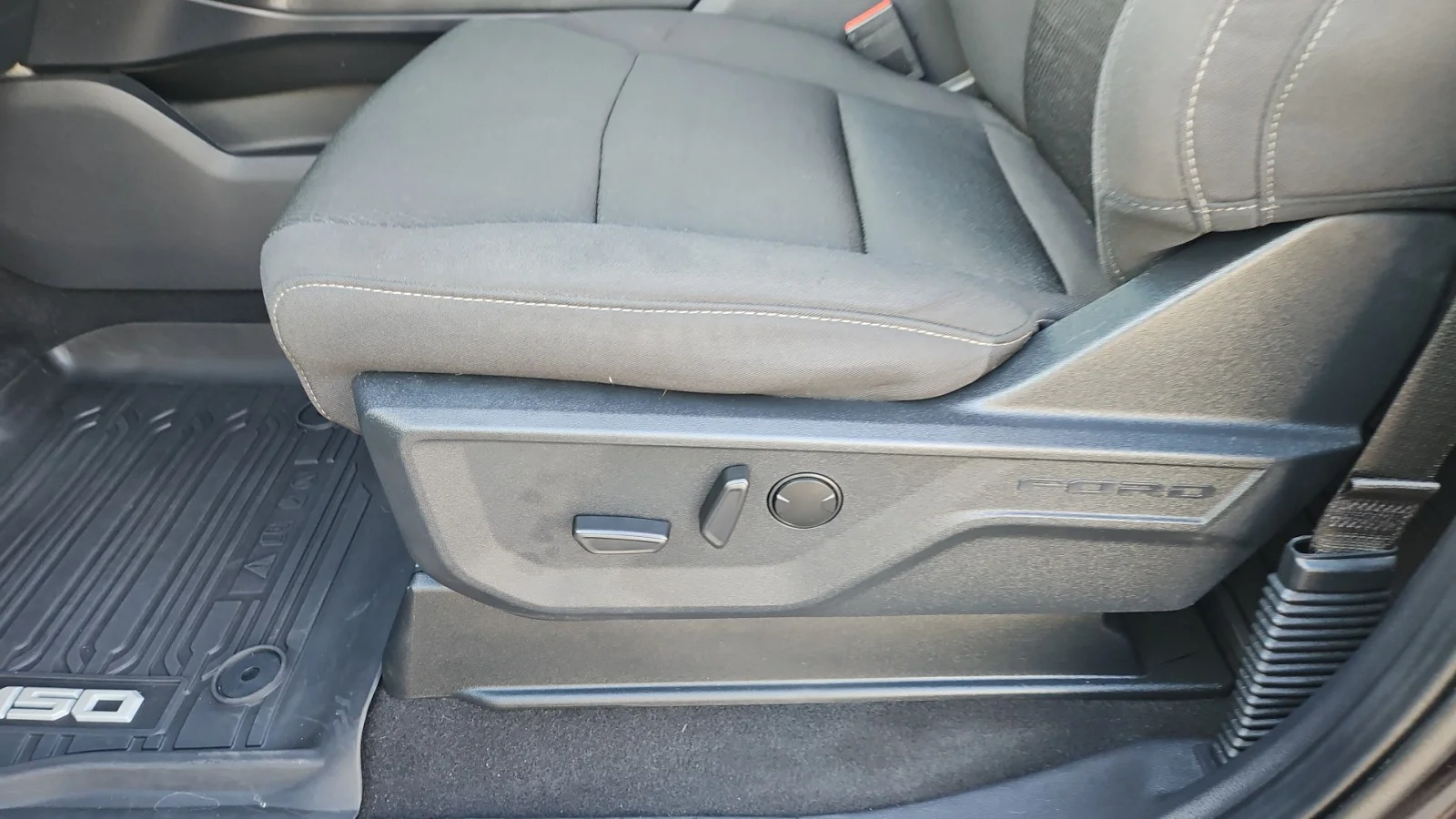 Used 2023 Black Ford XLT image 14