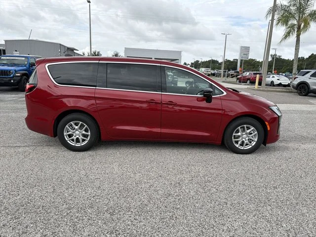 New 2027 Red Hot Pearl-Coat Exterior Paint Chrysler Select image 3