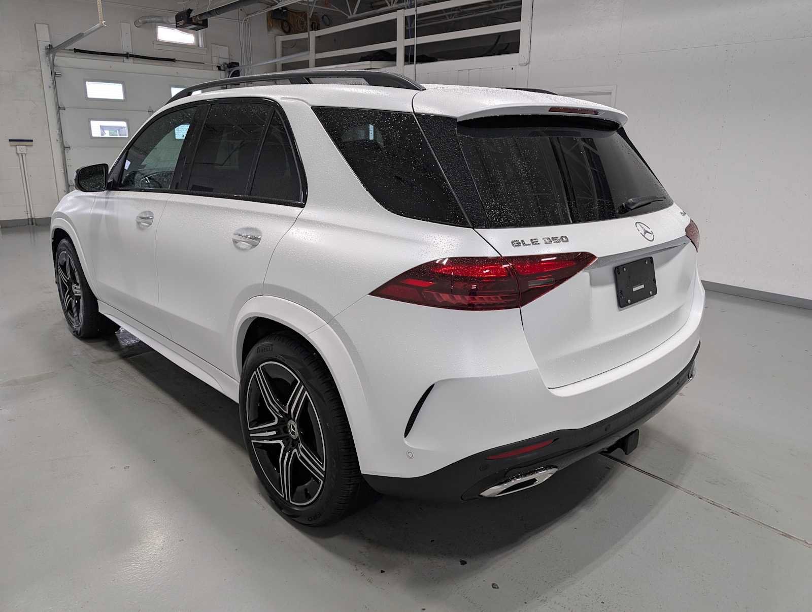 New 2026 MANUFAKTUR Moonlight White Magno Mercedes-Benz GLE 350 image 9