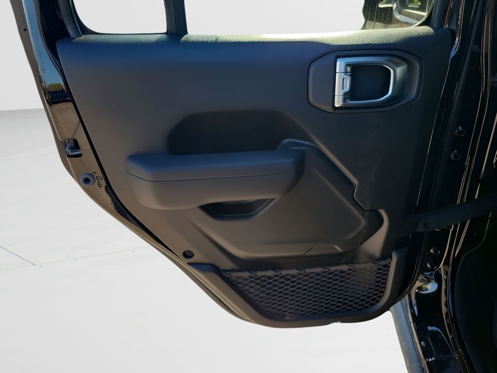 New 2026 Black Clear-Coat Exterior Paint Jeep Rubicon image 42