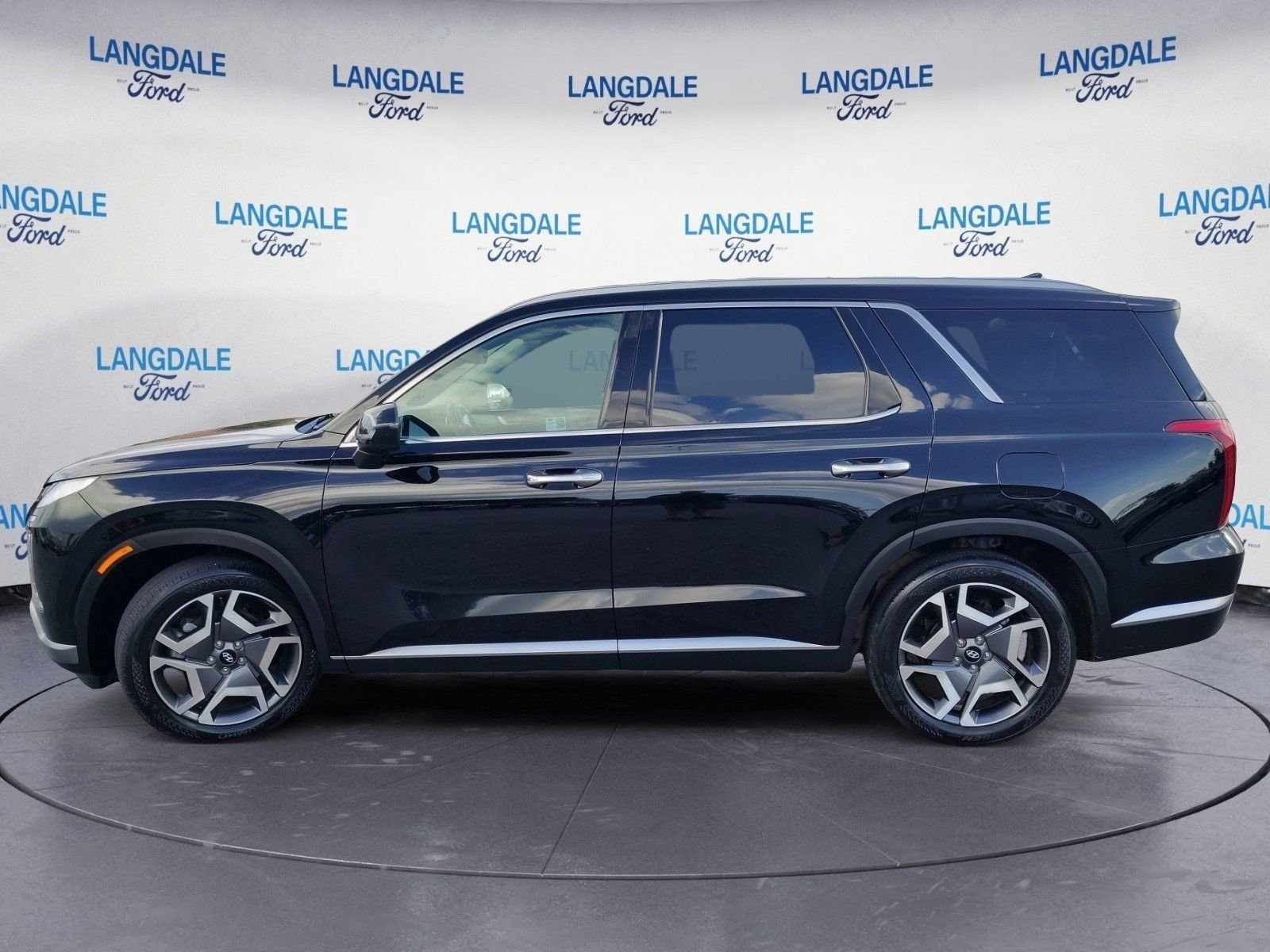 Used 2024 Black Hyundai SEL image 10