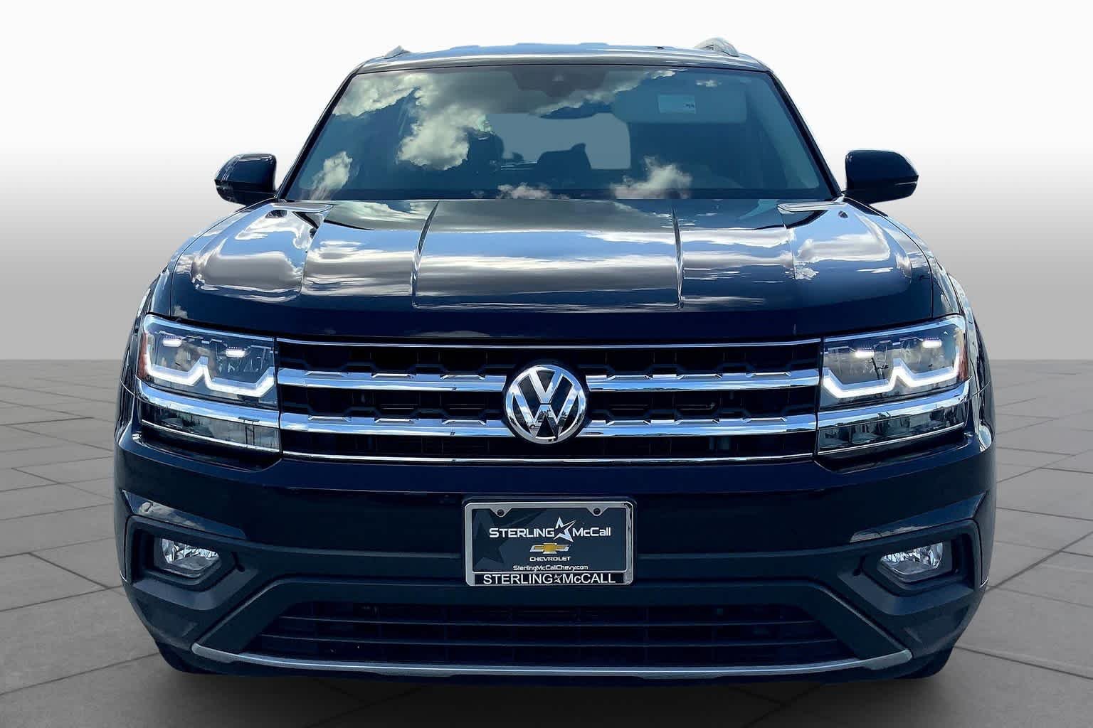 Used 2018 Deep Black Pearl Volkswagen 3.6L V6 SE w/Technology image 4