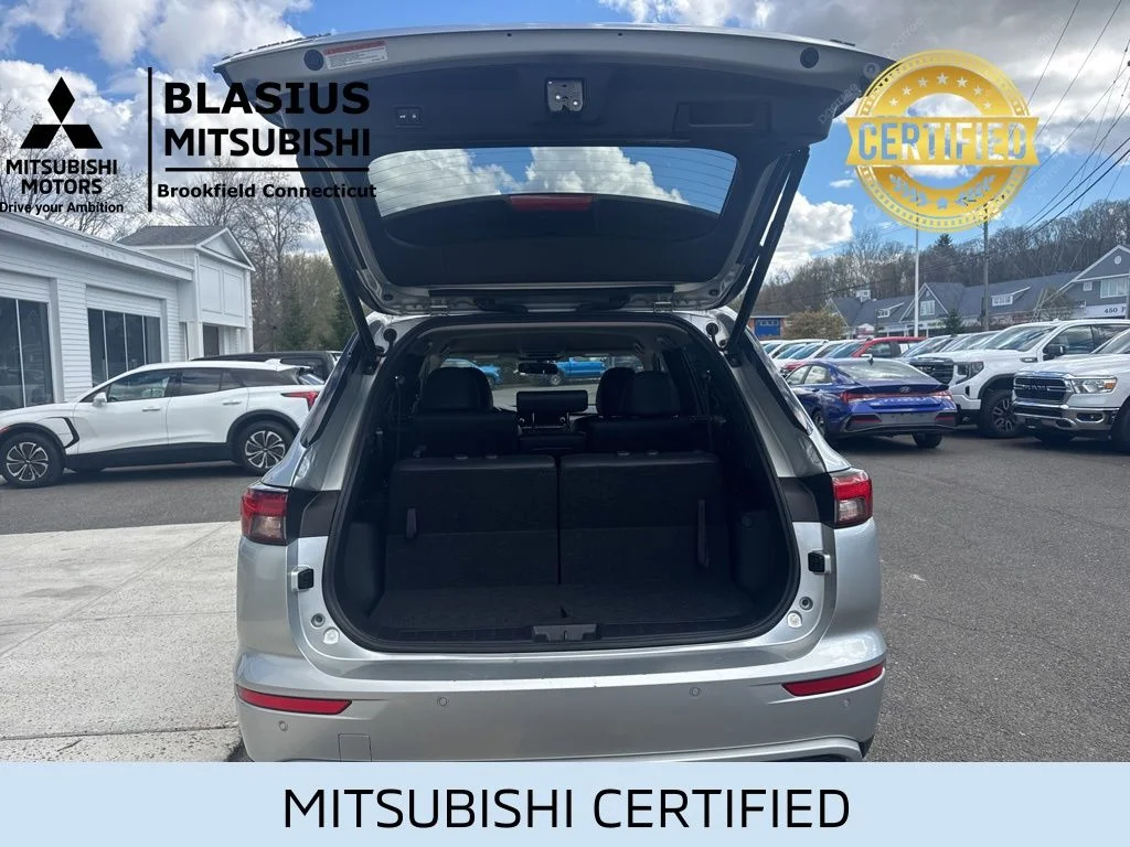 Certified Used 2024 Silver Mitsubishi SE image 9