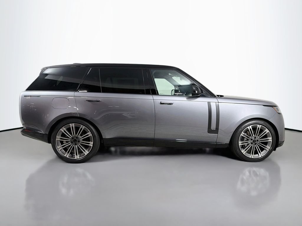 New 2026 Eiger Grey Land Rover SE image 4