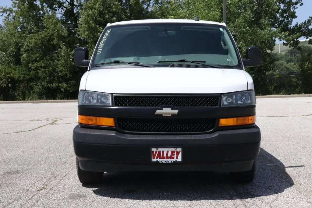 Used 2018 White Chevrolet Work Van image 3