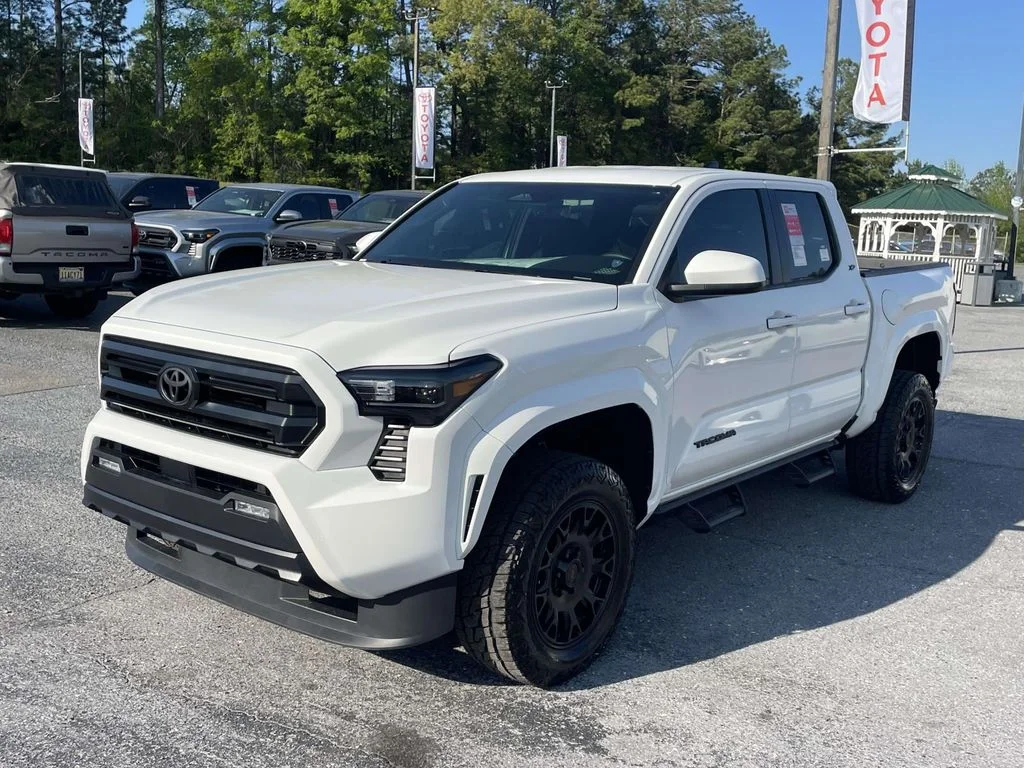 Used 2026 Ice Cap Toyota SR5 image 5