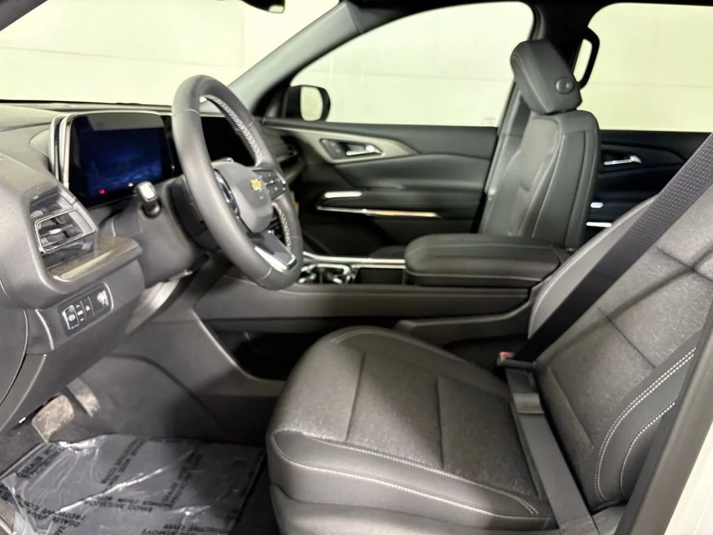 New 2026 Summit White Chevrolet LT image 22