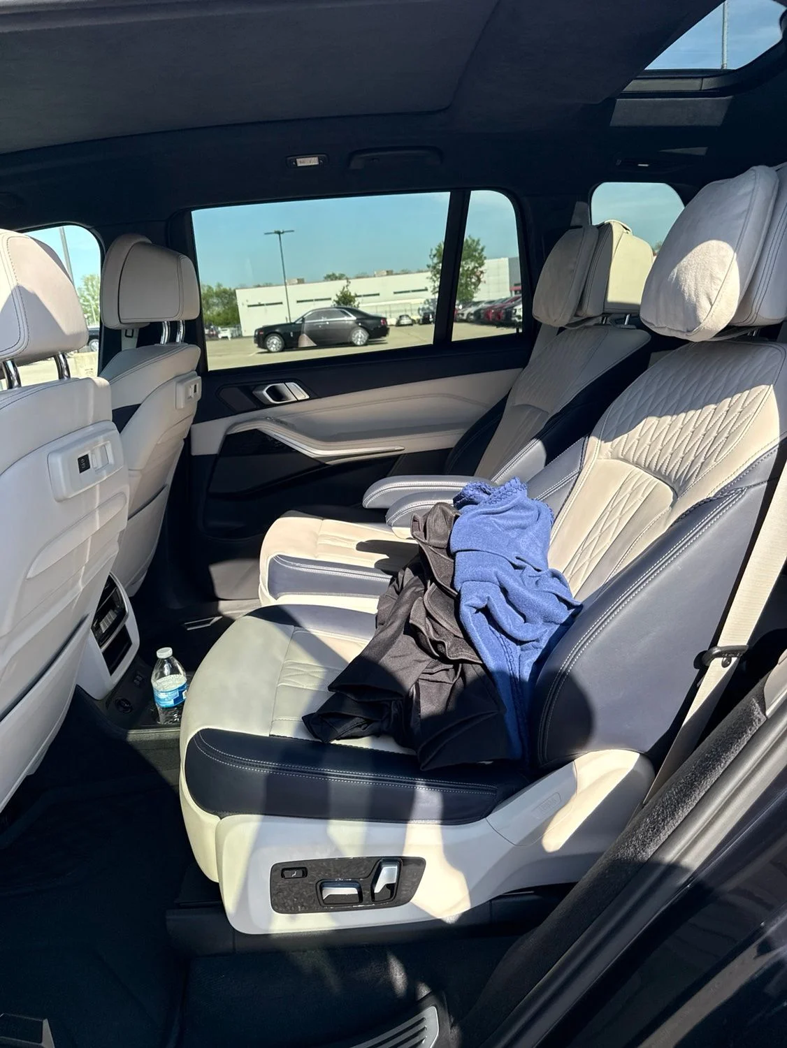 Used 2019 Black BMW xDrive40i image 4