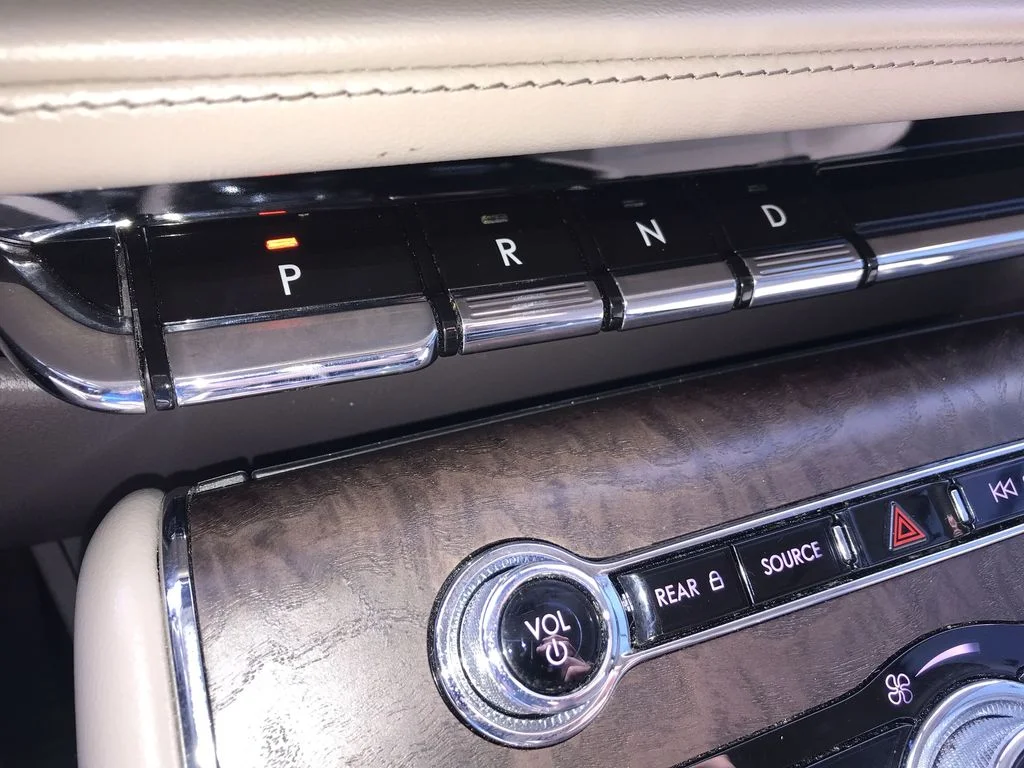 Used 2021 White Lincoln Reserve image 20