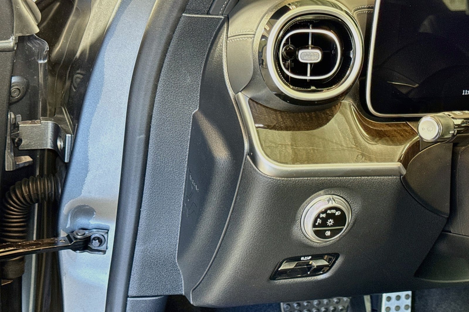 New 2026 Selenite Grey Metallic Mercedes-Benz C 300 image 10