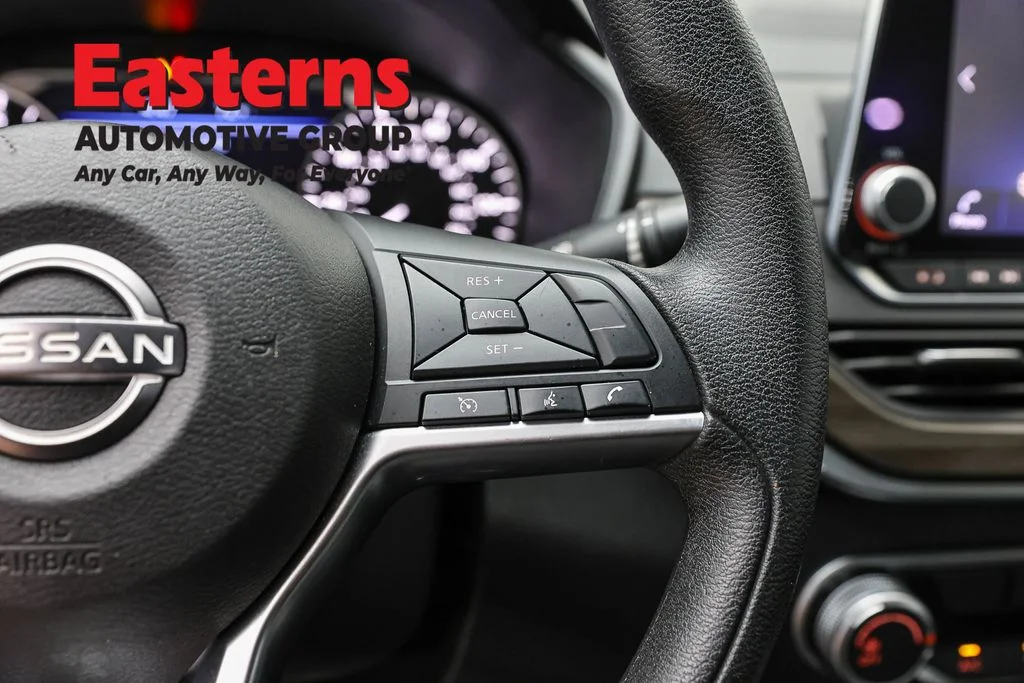 Used 2023 Black Nissan 2.5 SV image 16