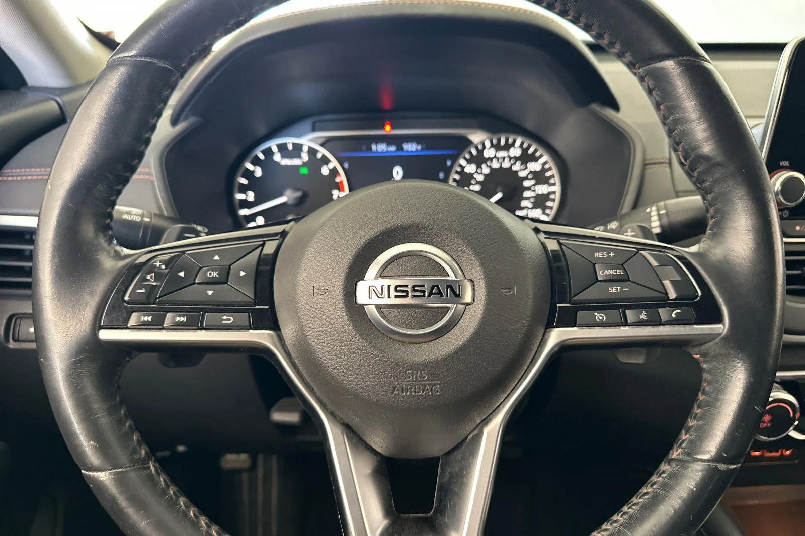 Used 2019 Red Nissan 2.5 SR image 22