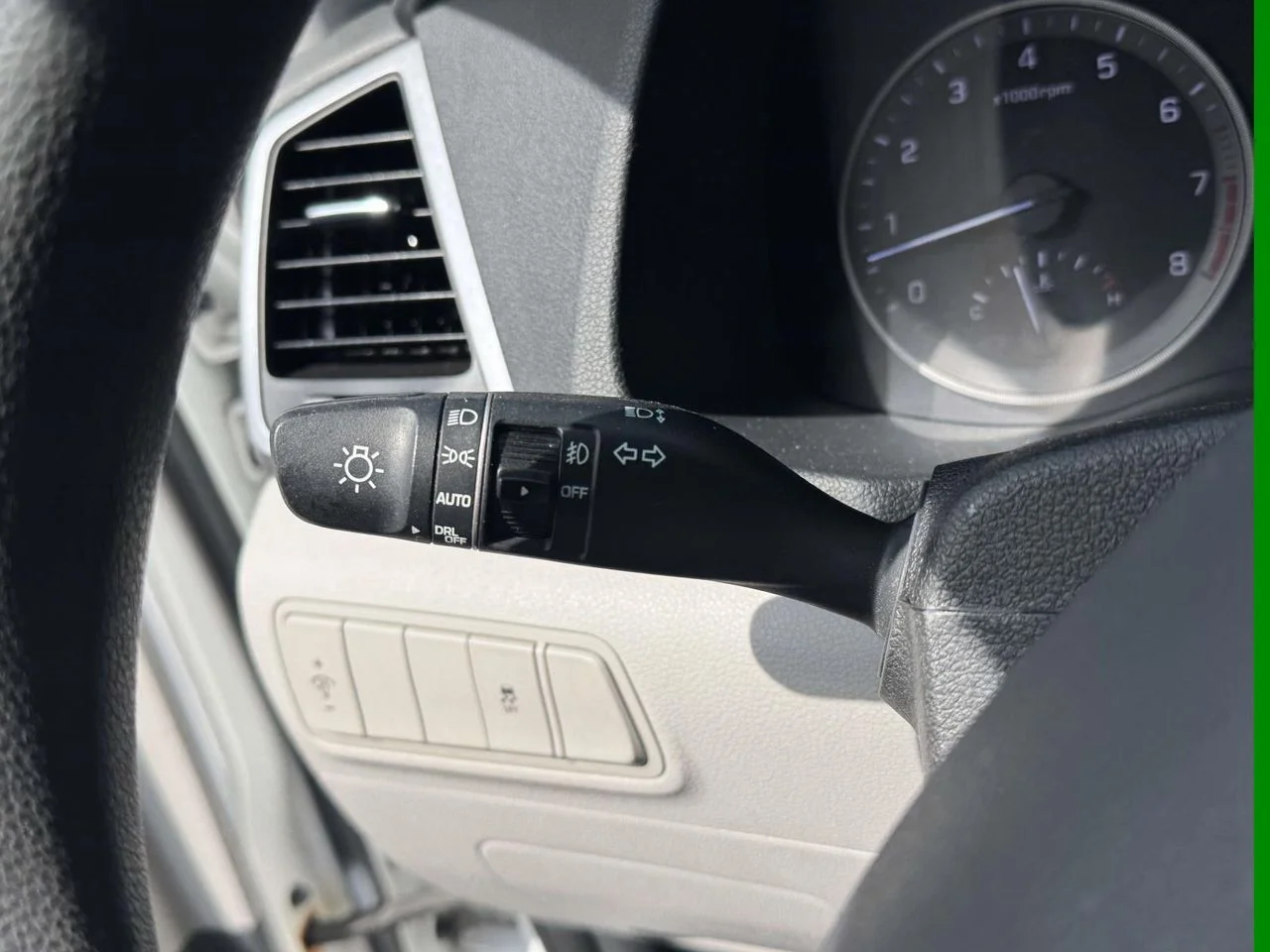 Used 2017 Winter White Hyundai Eco image 28