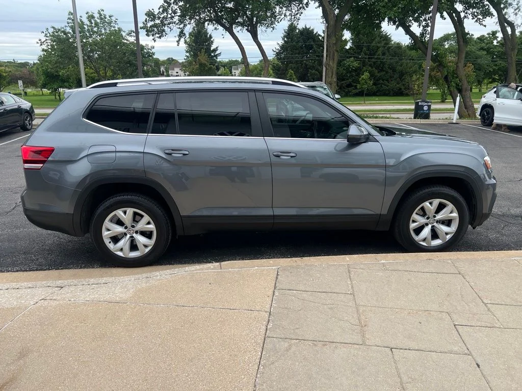 Used 2019 Gray Volkswagen 2.0T SE image 3