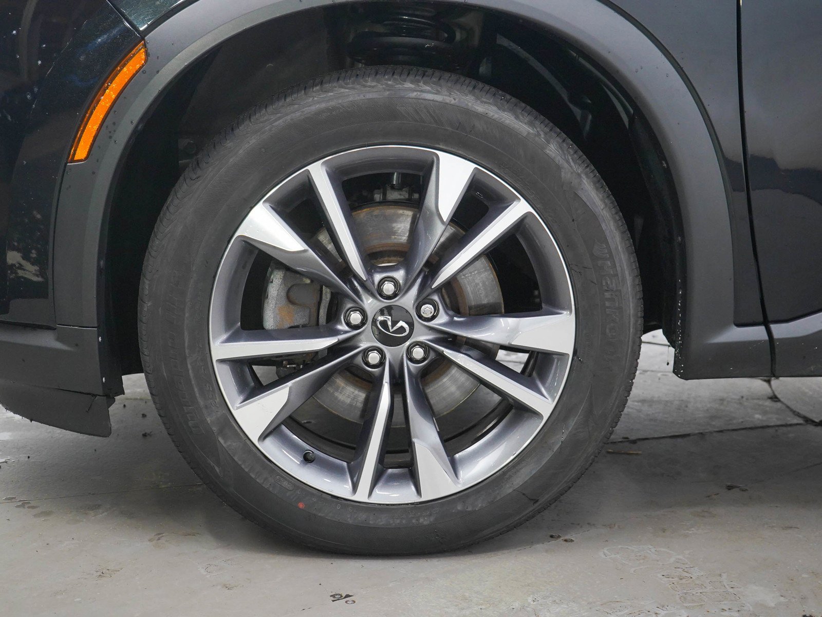 Used 2023 Mineral Black INFINITI LUXE image 31