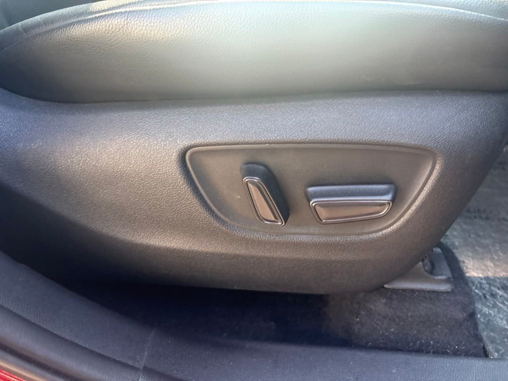 Used 2020 Pearl Toyota XLE image 21