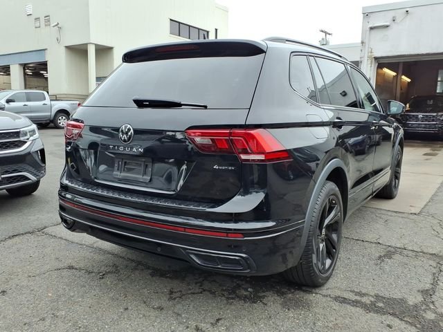 Used 2024 Black Volkswagen 2.0T SE R-Line Black image 8