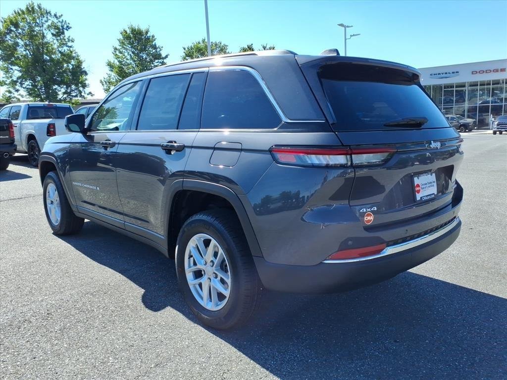 New 2026 Baltic Gray Metallic Clear-Coat Exterior Paint Jeep Laredo image 7