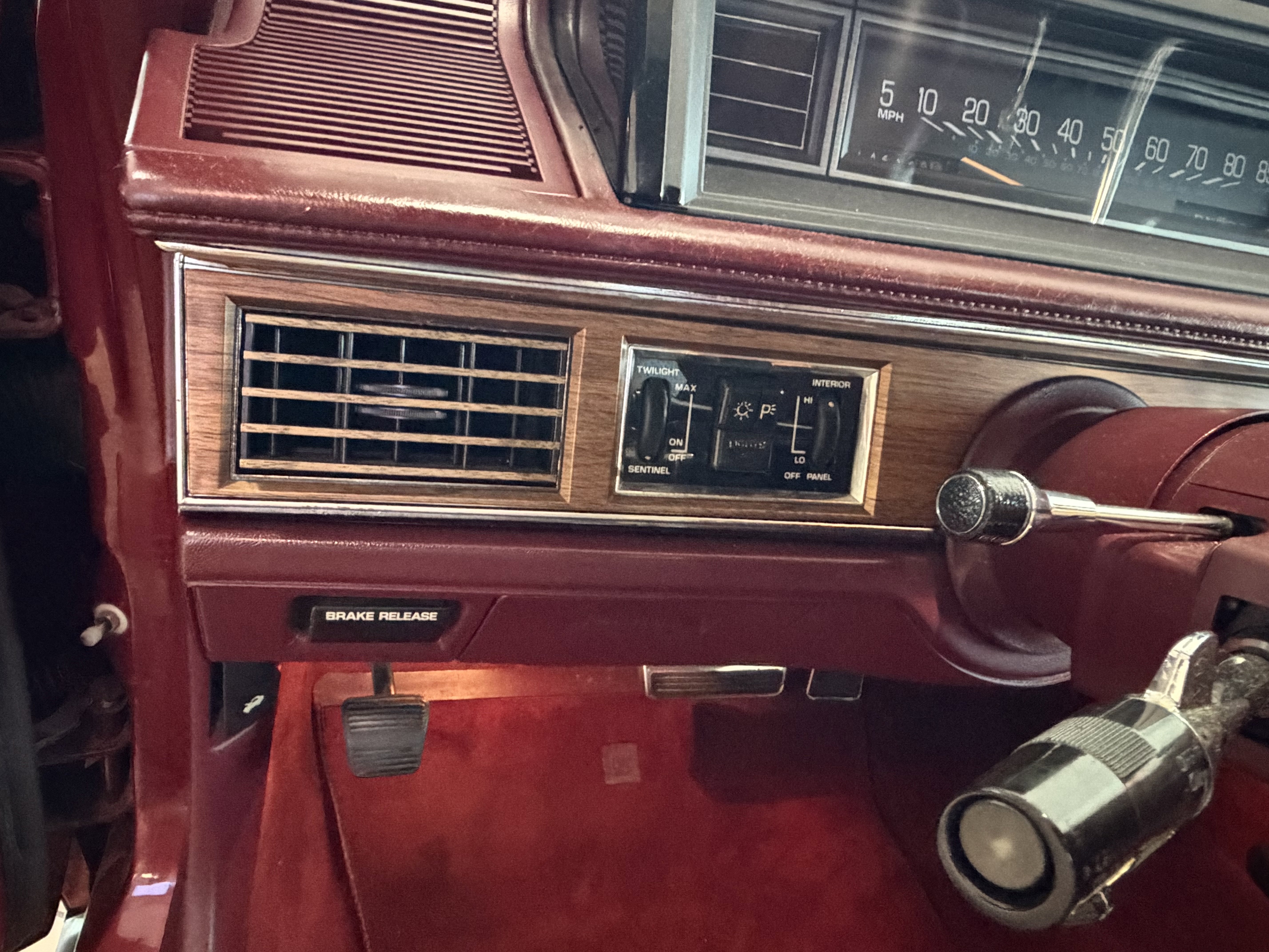 Used 1989 Burgandy Oldsmobile Regency Brougham image 10