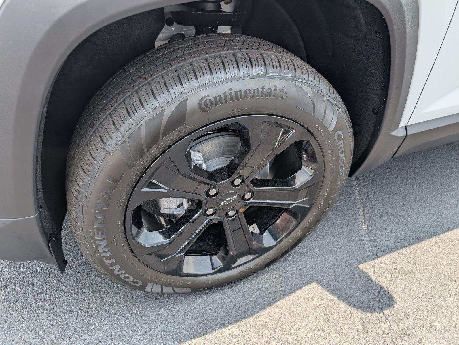 New 2026 Summit White Chevrolet LT image 31
