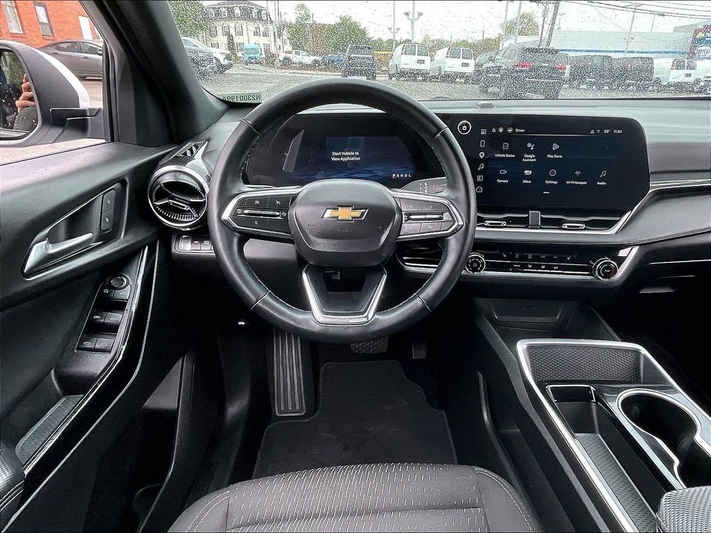 Used 2025 White Chevrolet LT image 17