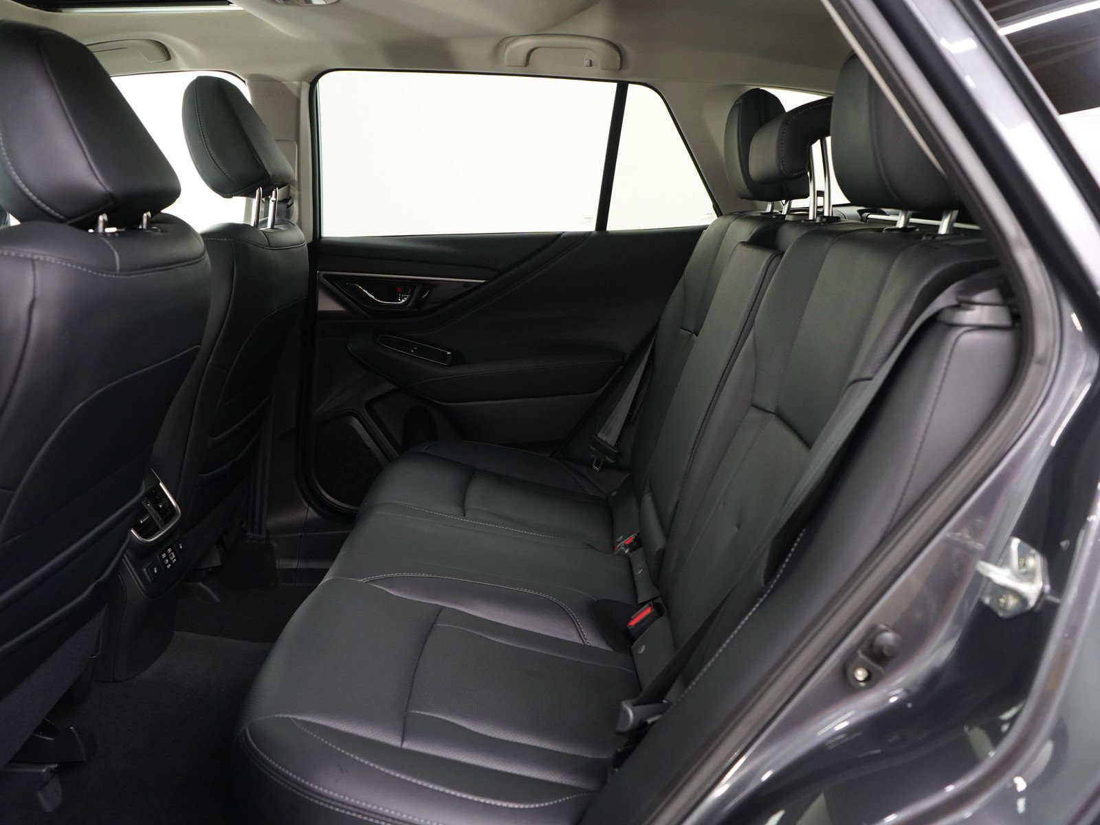 Used 2025 Magnetite Gray Metallic Subaru Touring Xt image 16
