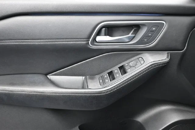 Used 2024 Gray Nissan Platinum image 7