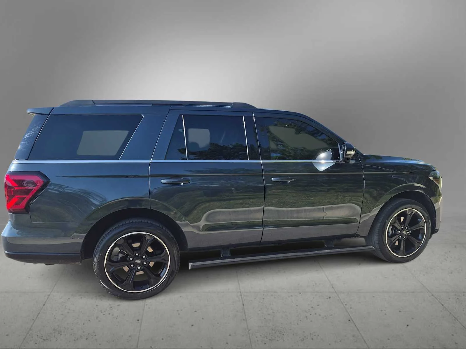 Used 2023 Stone Blue Metallic Ford Limited image 9