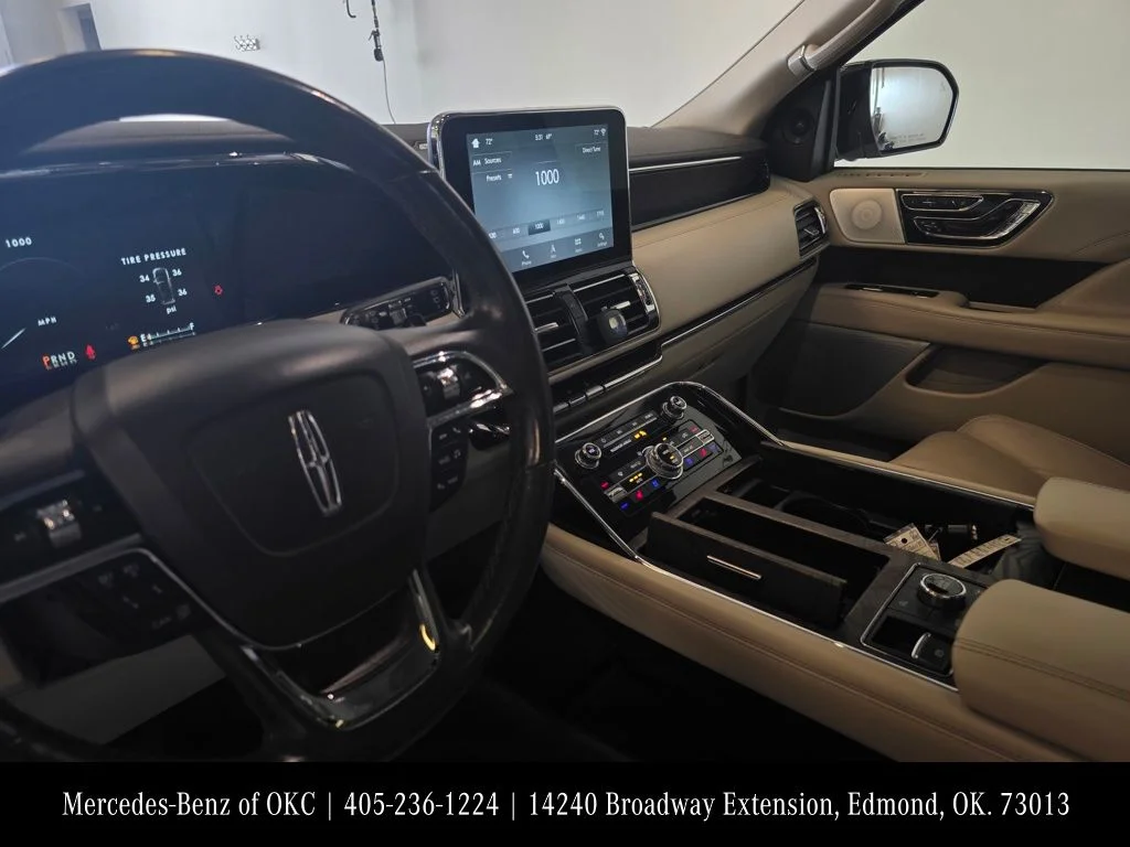Used 2019 White Lincoln Reserve image 11