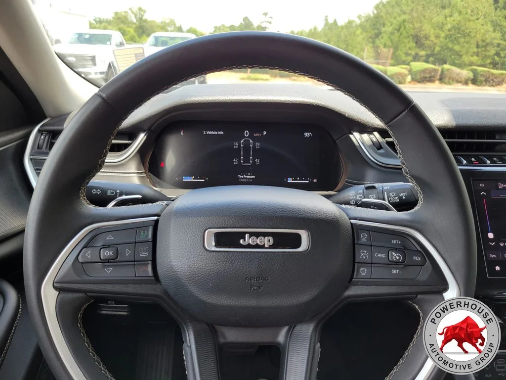 Used 2023 White Jeep Laredo image 32