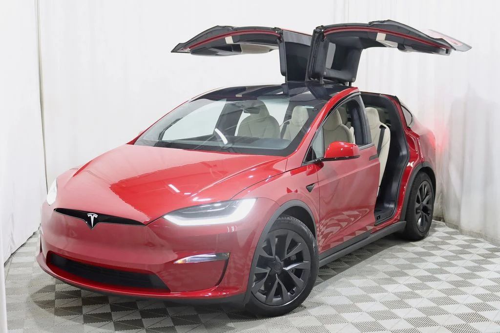 Used 2022 Red Tesla Plaid image 7