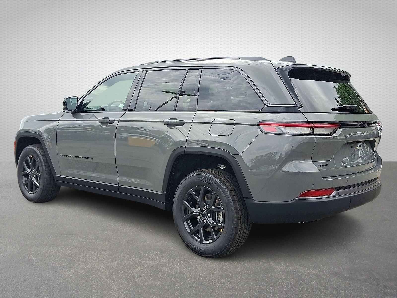 New 2027 Sting-Gray Clear-Coat Paint Jeep Laredo Altitude 4x4 image 3