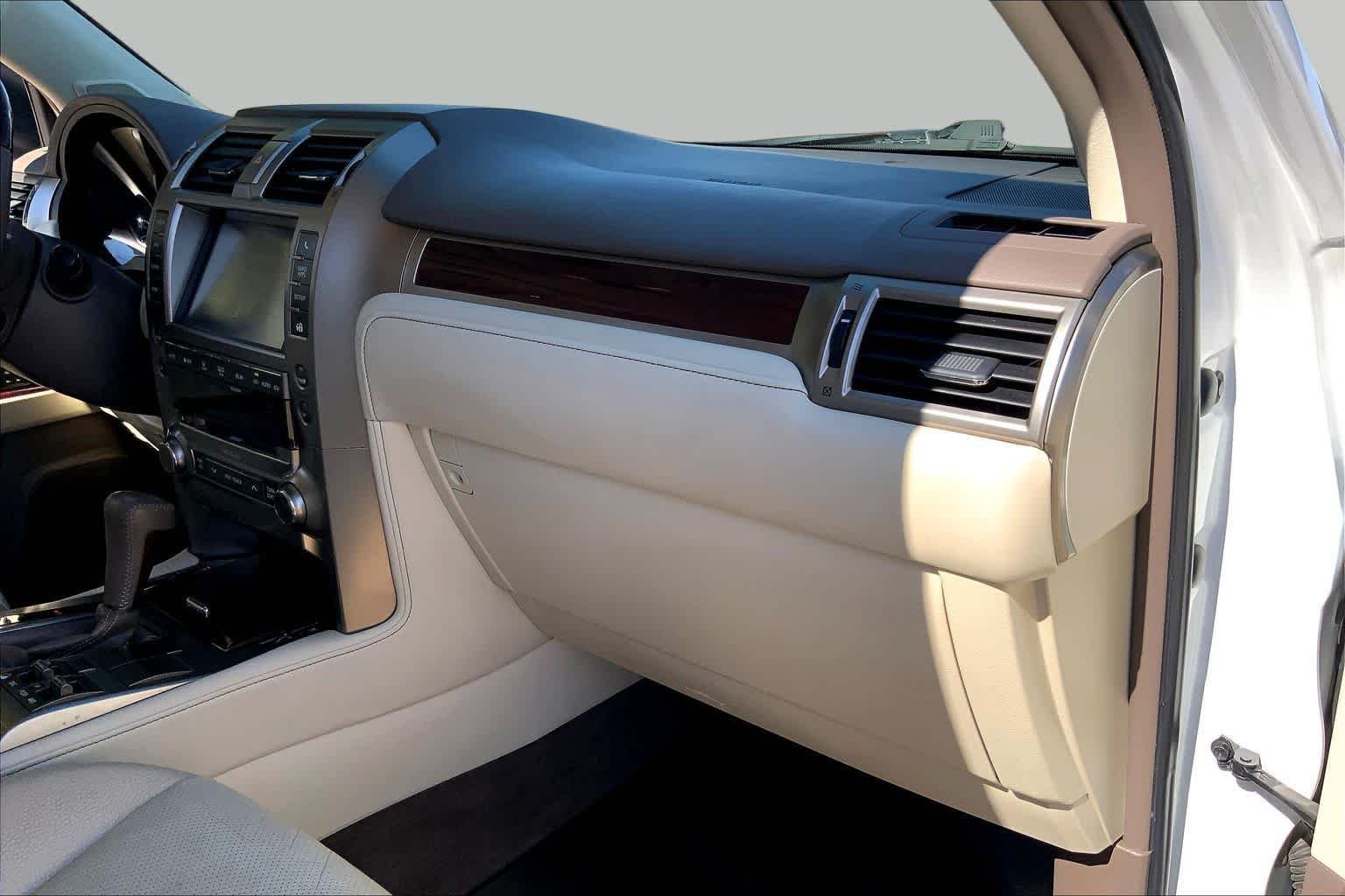 Used 2015 Starfire Pearl Lexus  image 19