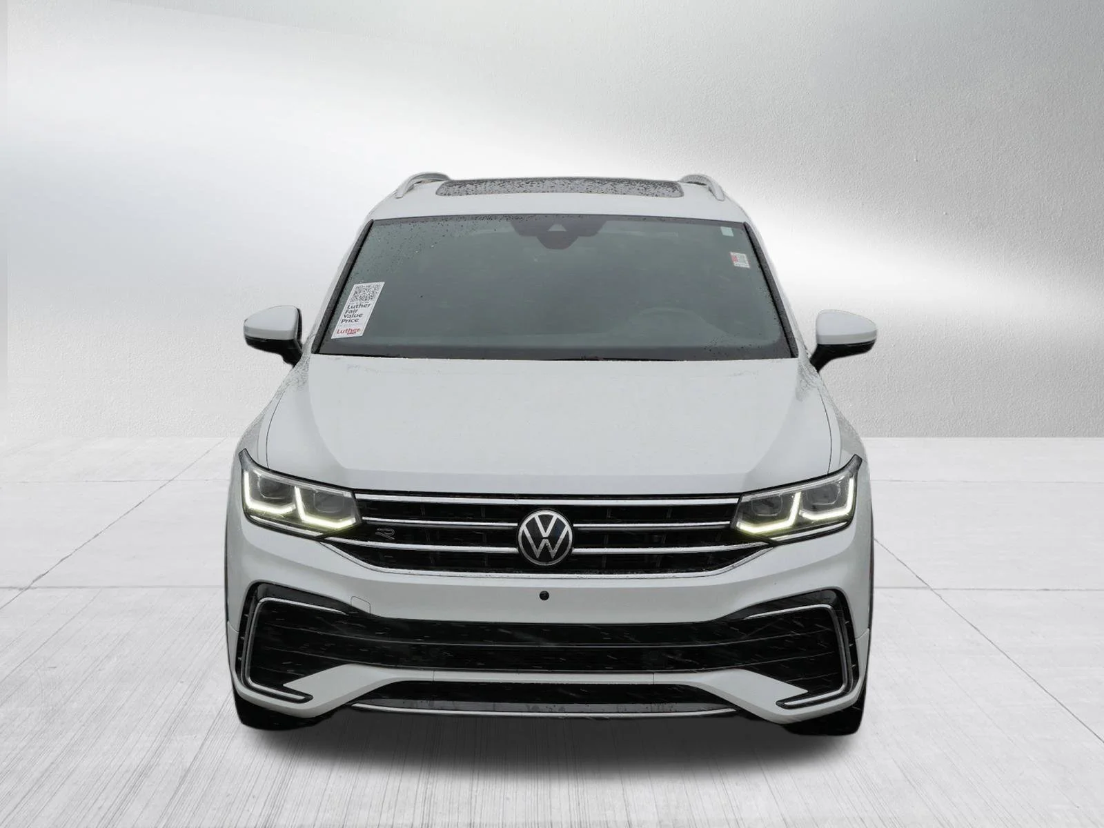 Used 2022 Oryx White Pearl Volkswagen SEL R-Line image 2
