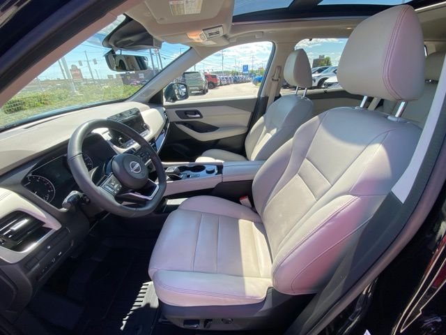 Used 2023 Super Black Nissan SL image 38