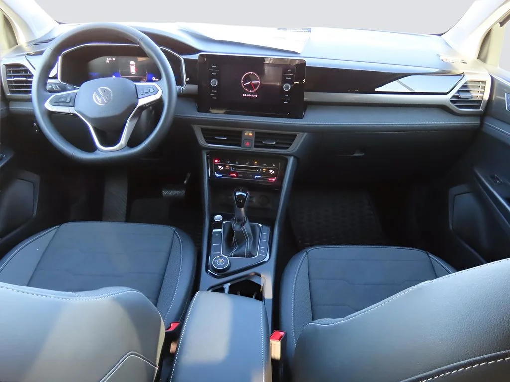 2025 Volkswagen Taos SE Black - Photo 17