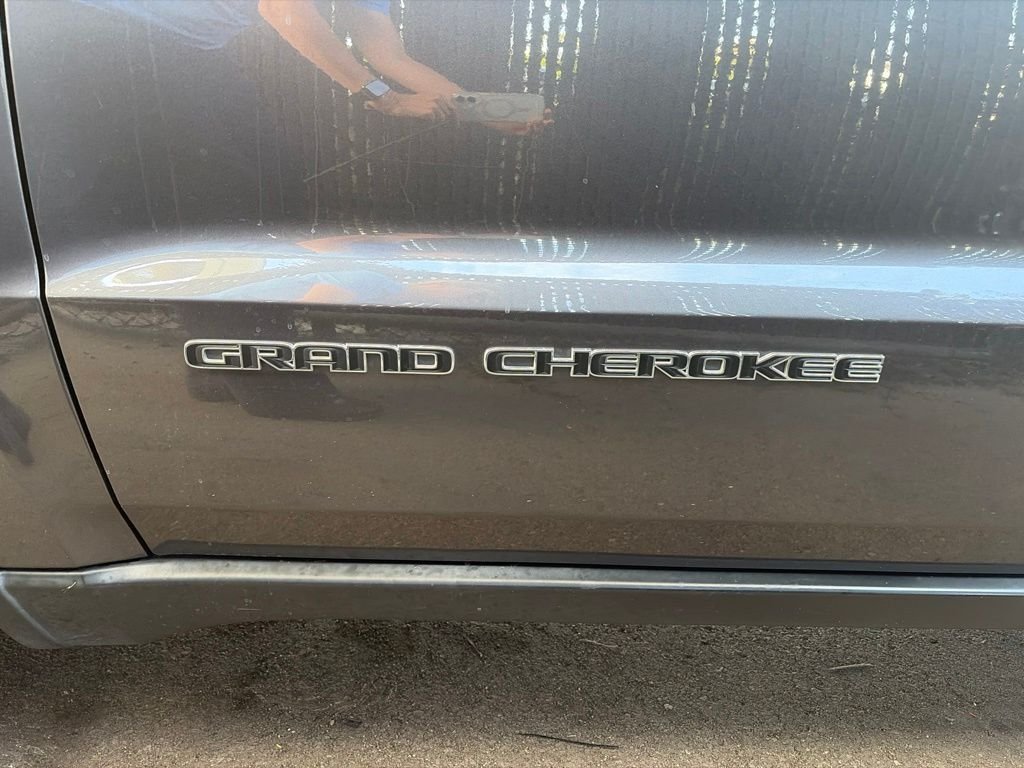 Used 2018 Gray Jeep Laredo E image 10