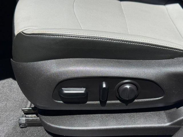 Used 2018 SUMMIT WHITE Chevrolet Premier image 18