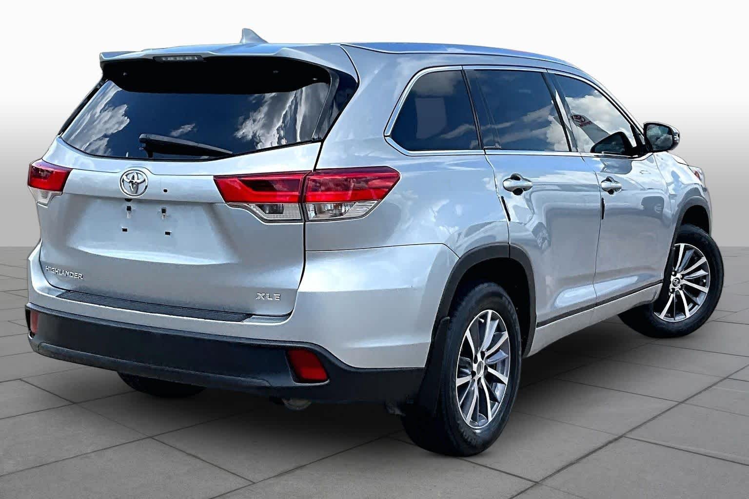 Used 2018 Celestial Silver Metallic Toyota XLE image 13