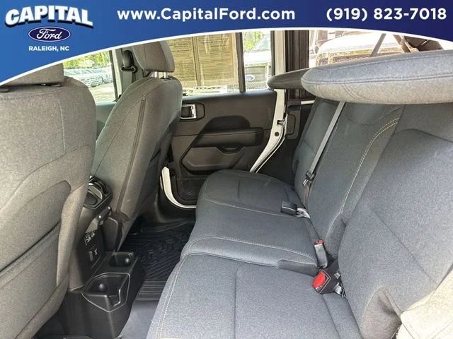 Used 2024 White Jeep Sahara image 18