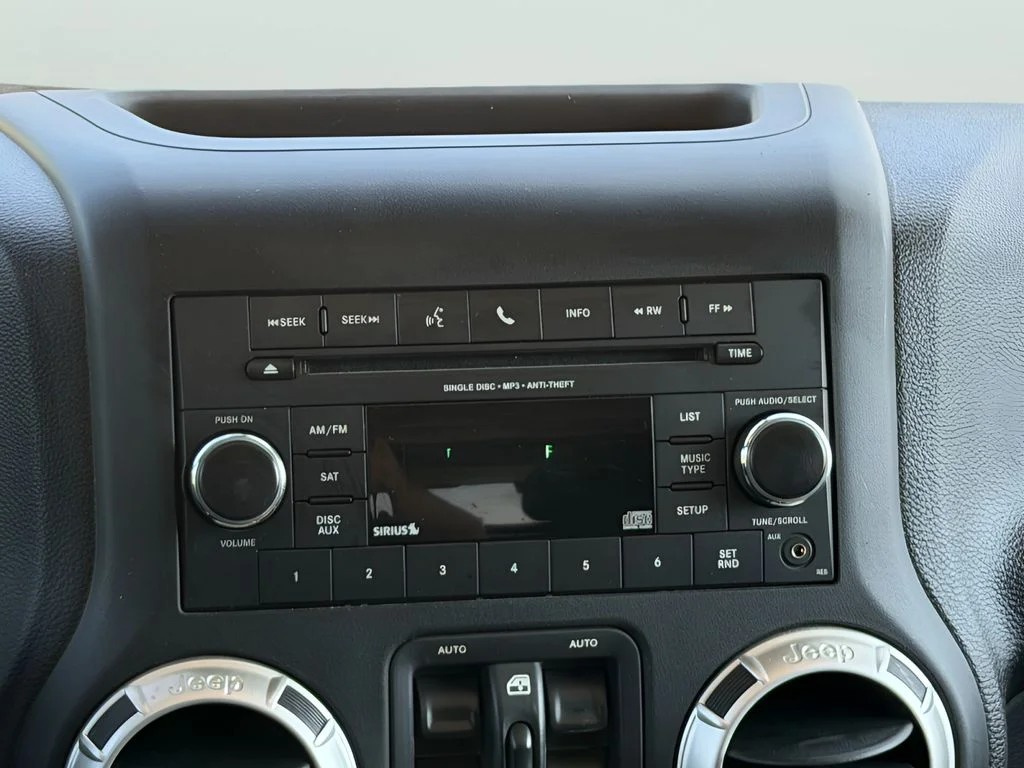 Used 2018 Bright White Clearcoat Jeep Sahara image 19