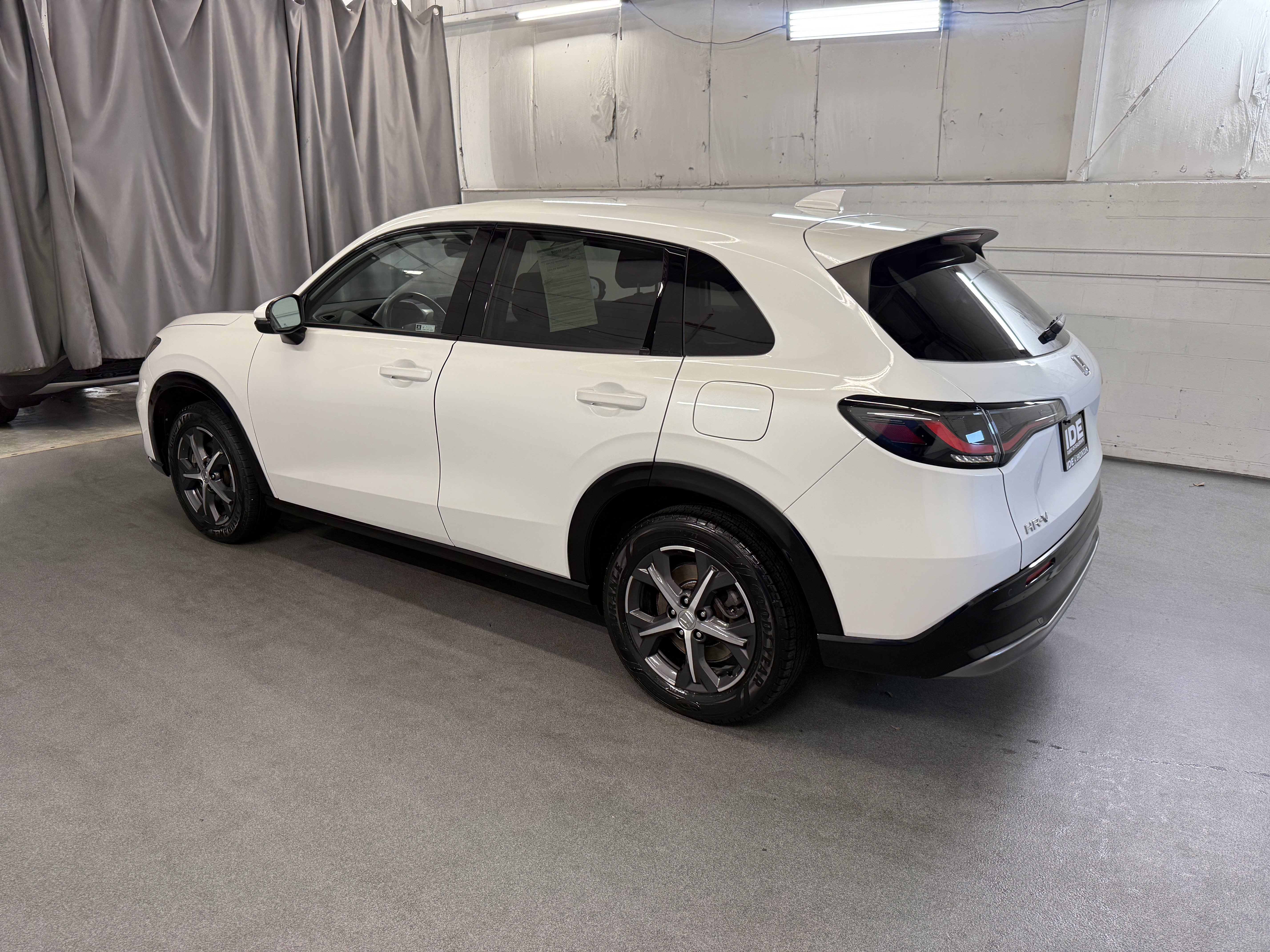 Used 2023 Platinum White Pearl Honda EX-L image 6