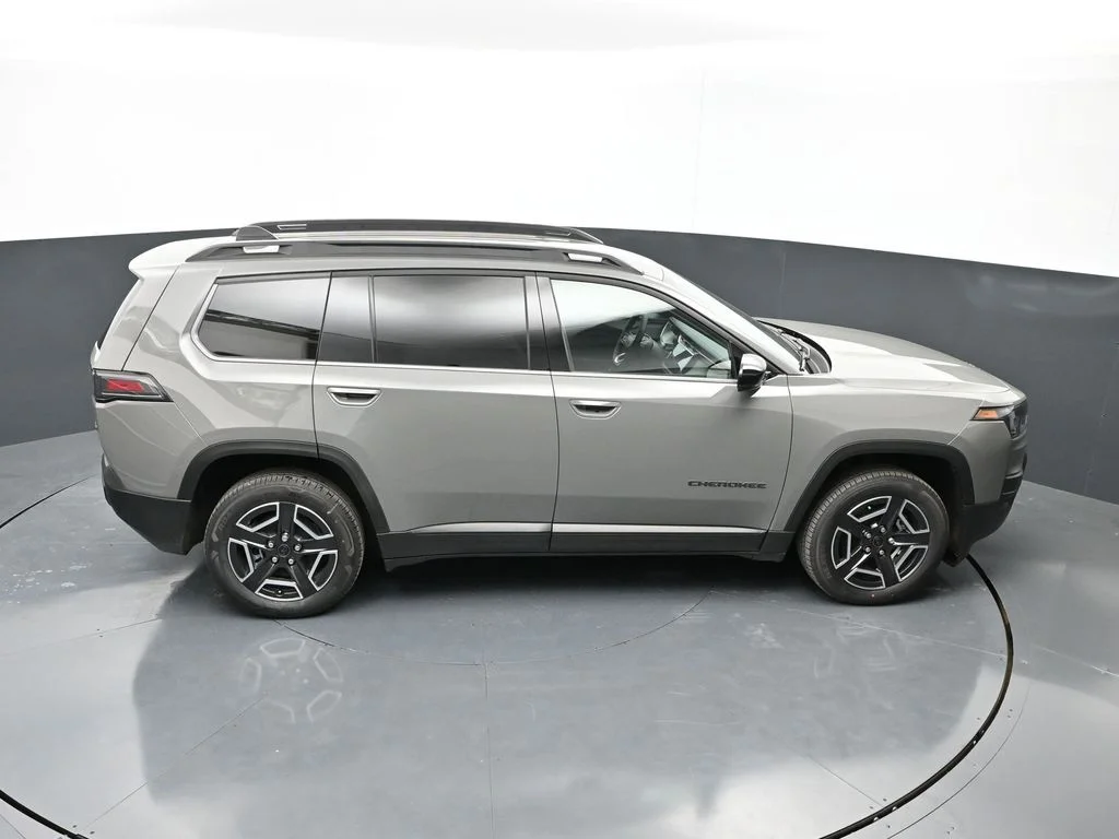 New 2026 Sting-Gray Clear-Coat Exterior Paint Jeep Limited image 34