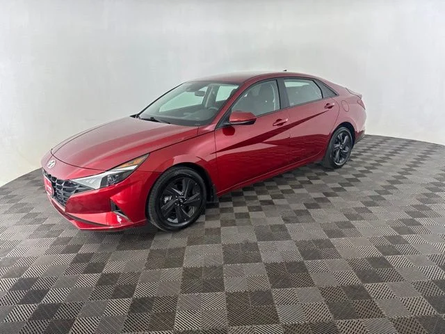 Used 2023 Red Hyundai SEL image 3