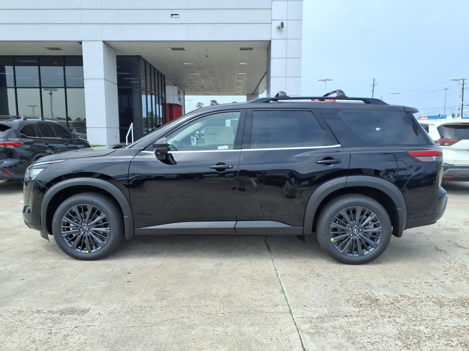 2026 Nissan Pathfinder SL Black at Robbins Nissan