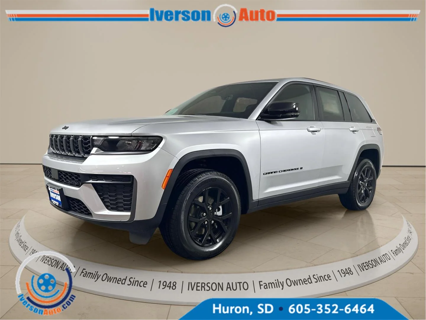 New 2026 Silver Zynith Exterior Paint Jeep Laredo Altitude image 5