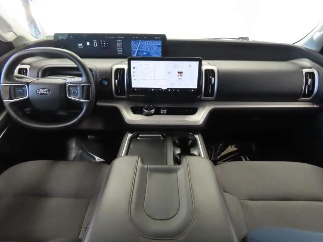 Used 2025 Oxford White Ford Active image 48