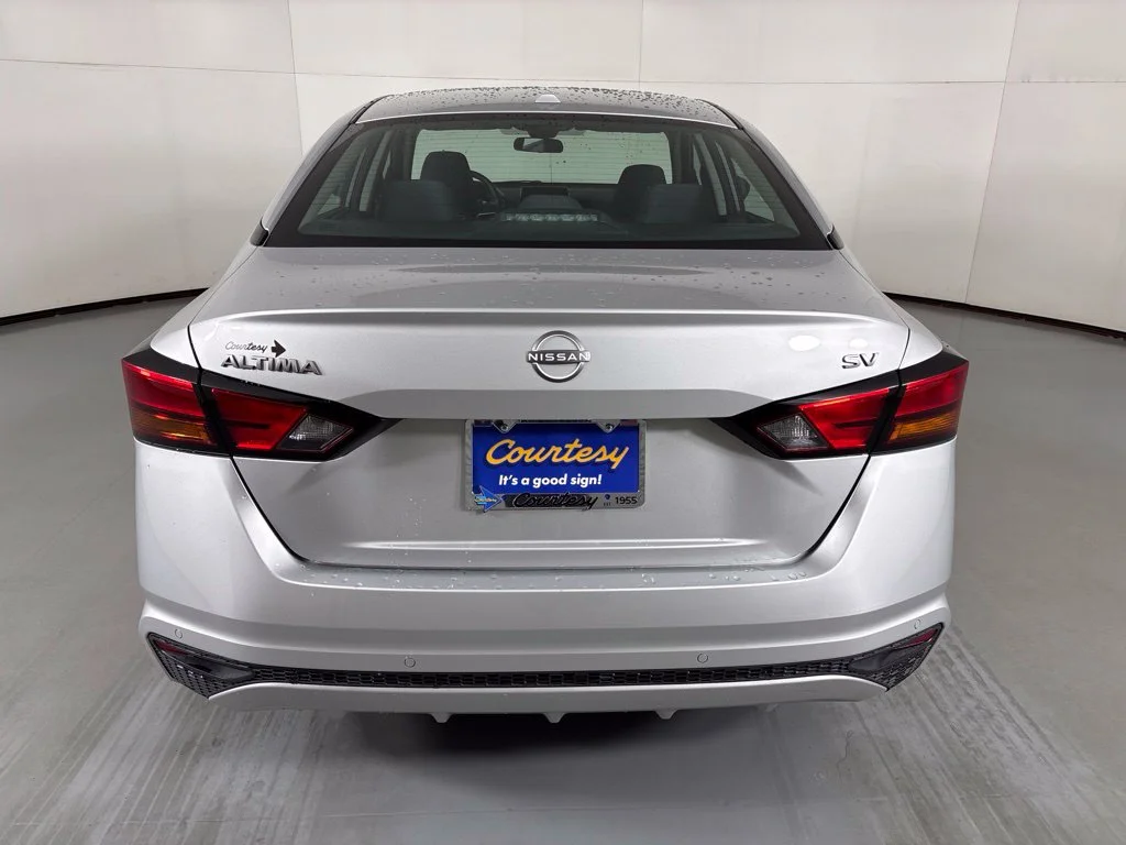 Used 2024 Silver Nissan 2.5 SV image 7