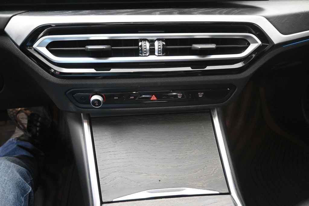 Used 2023 White BMW 330i image 9